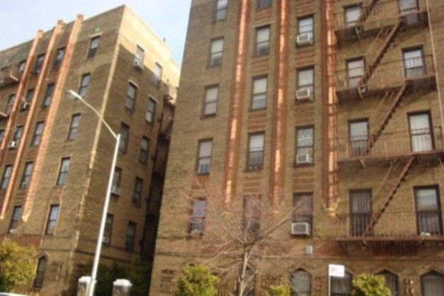 1543 West 1st Condominium